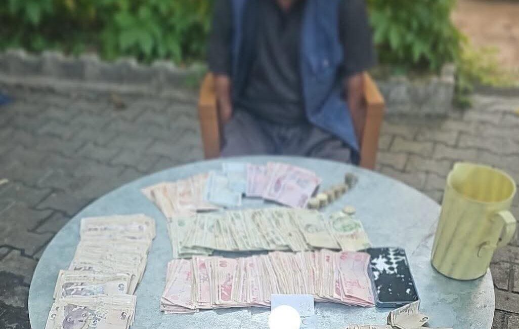 Bingöl’de zabıta ekipleri tarafından yapılan çalışmada bir dilencinin üzerinden 5