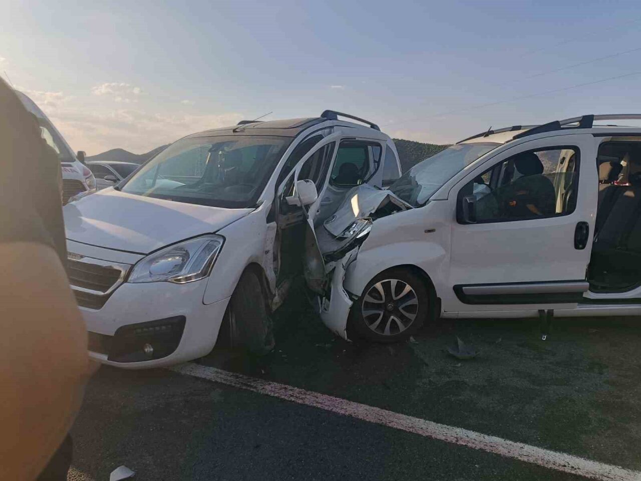 Bingöl’de 2 hafif ticari aracın çarpışması sonucu meydana gelen trafik