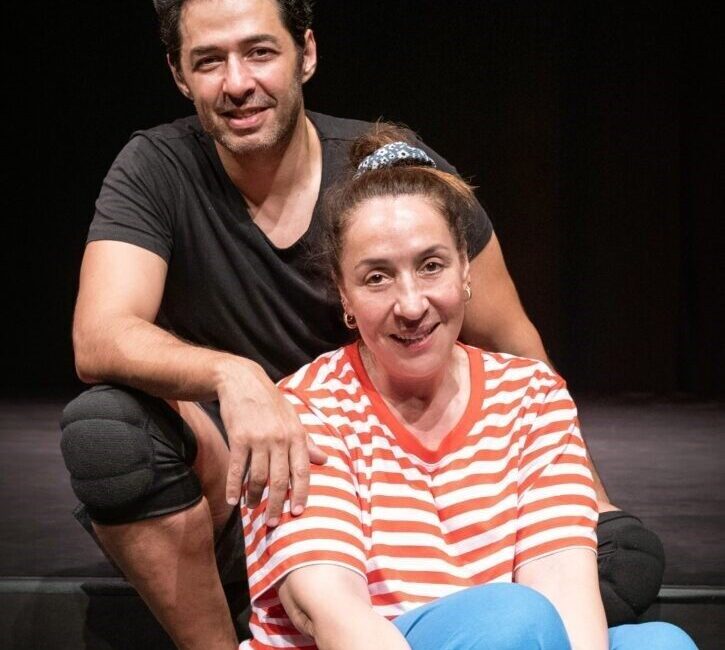 Oyuncular Binnur Kaya ve Mert Fırat, Nobel ödüllü yazar Dario