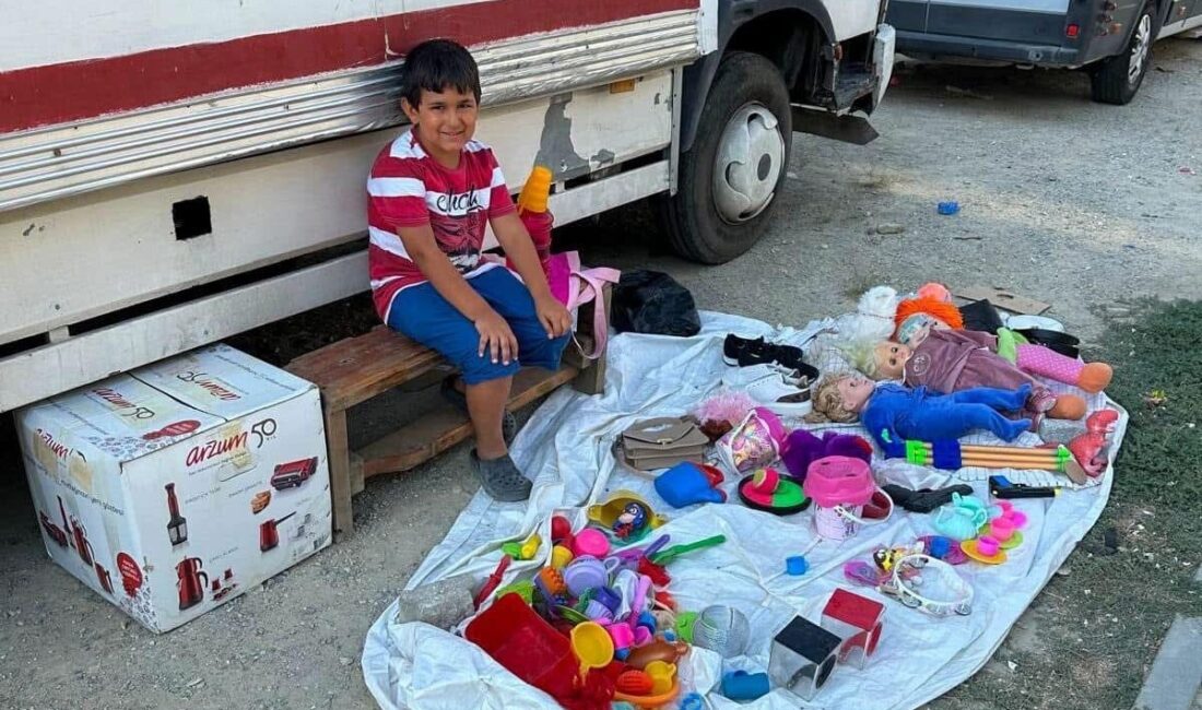 Aydın’ın Kuşadası ilçesinde hayalleirndeki bisiklete kavuşmak için sokak soakak dolaşıp