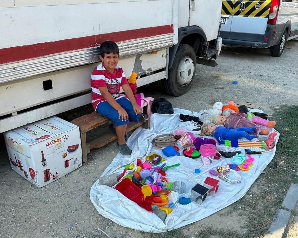 Aydın’ın Kuşadası ilçesinde hayalleirndeki bisiklete kavuşmak için sokak soakak dolaşıp