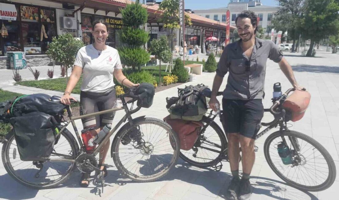 Kanadalı iki arkadaş, Avukat Philipe ve üniversite danışmanı Marjorie, Türkiye’yi