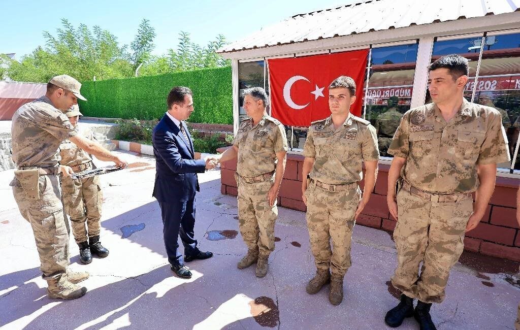 Bitlis İl Jandarma Komutanlığı’nda görevli personel için rütbe terfi töreni