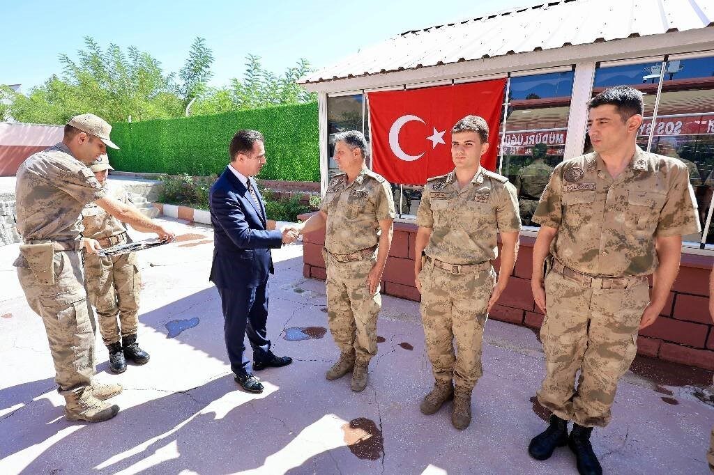 Bitlis İl Jandarma Komutanlığı’nda görevli personel için rütbe terfi töreni