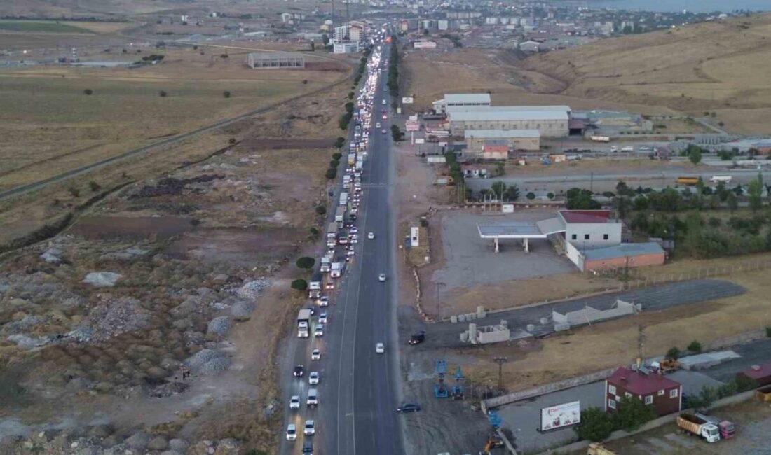 Bitlis-Tatvan kara yolunda, devam eden kavşak ve yol yenileme çalışmaları