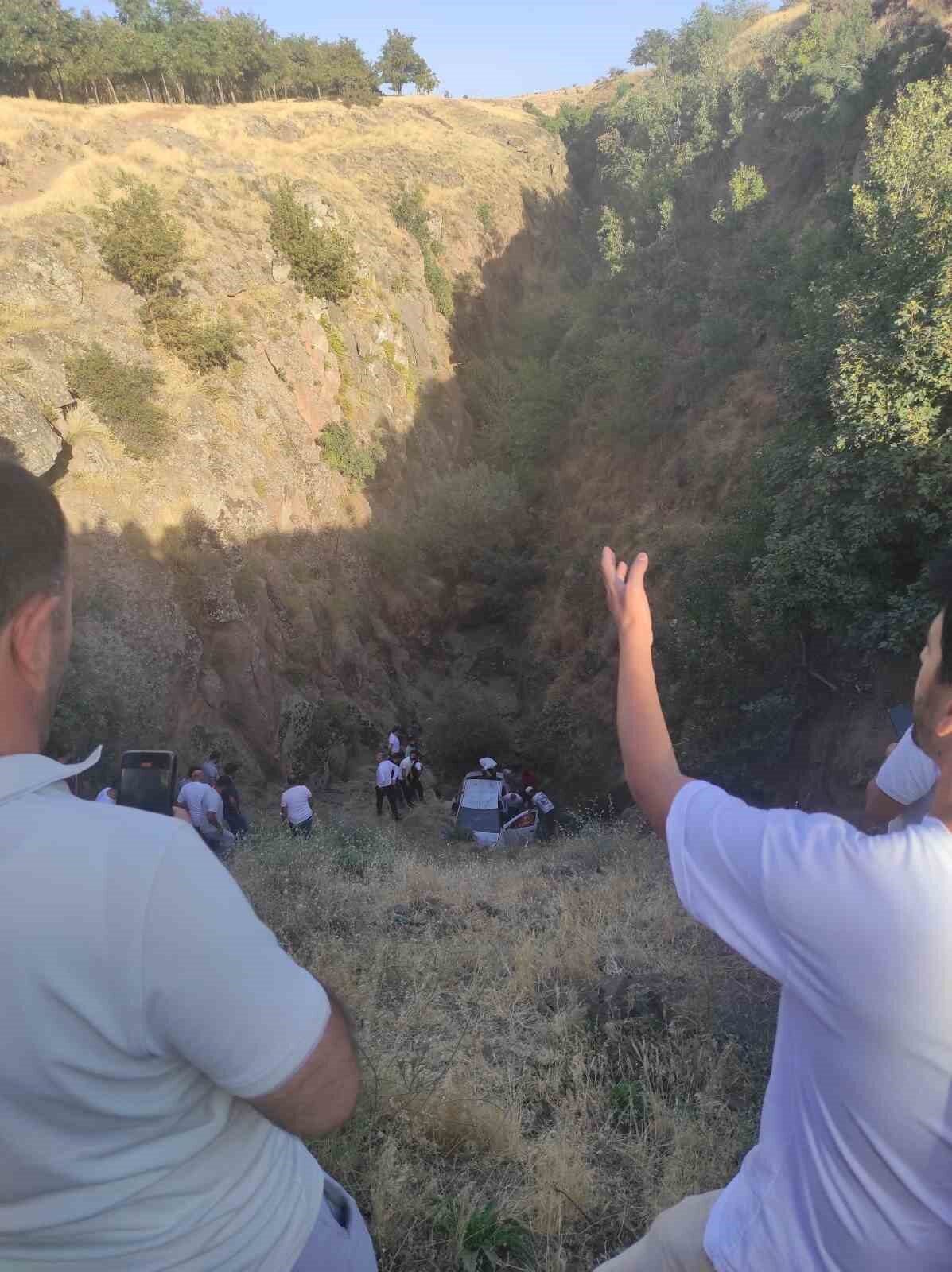 Bitlis’in Güroymak ilçesinde meydana gelen trafik kazasında 1 kişi ağır