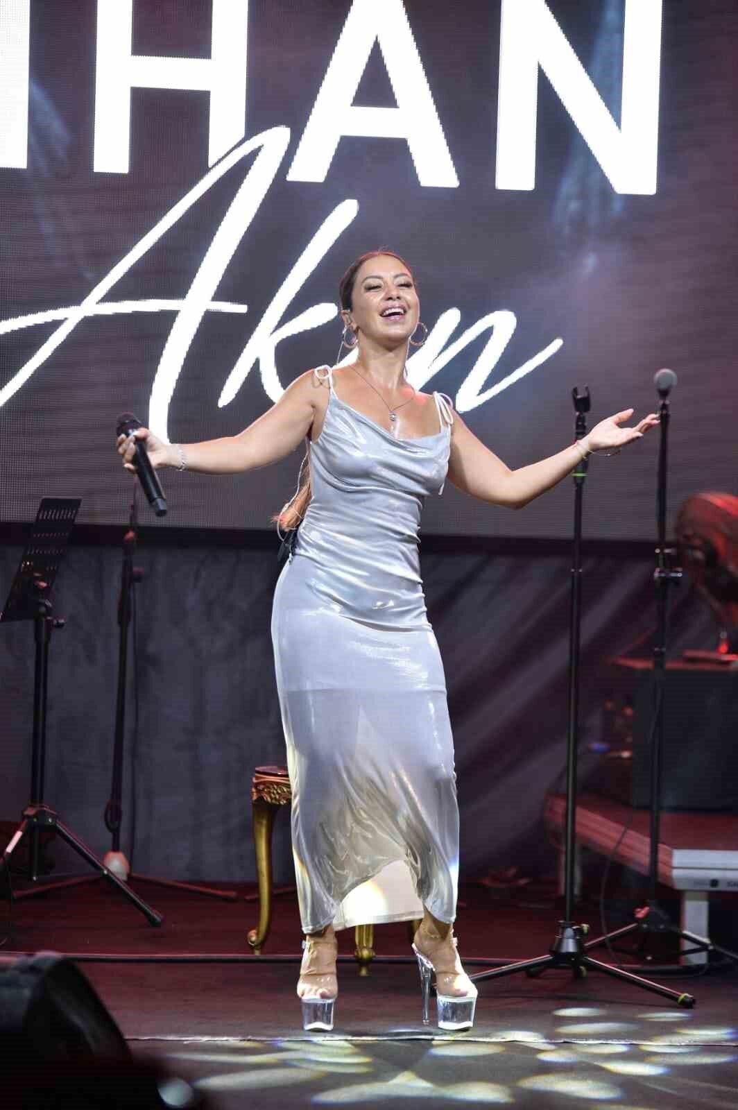 Türk pop müziğinin sevilen ismi Nihan Akın, Bodrum Azka Otel