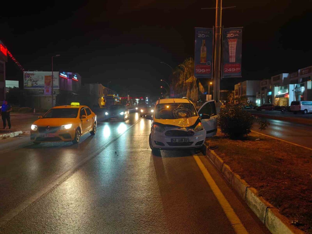 Muğla’nın Bodrum ilçesinde meydana gelen trafik kazasında yolun karşısına geçmeye