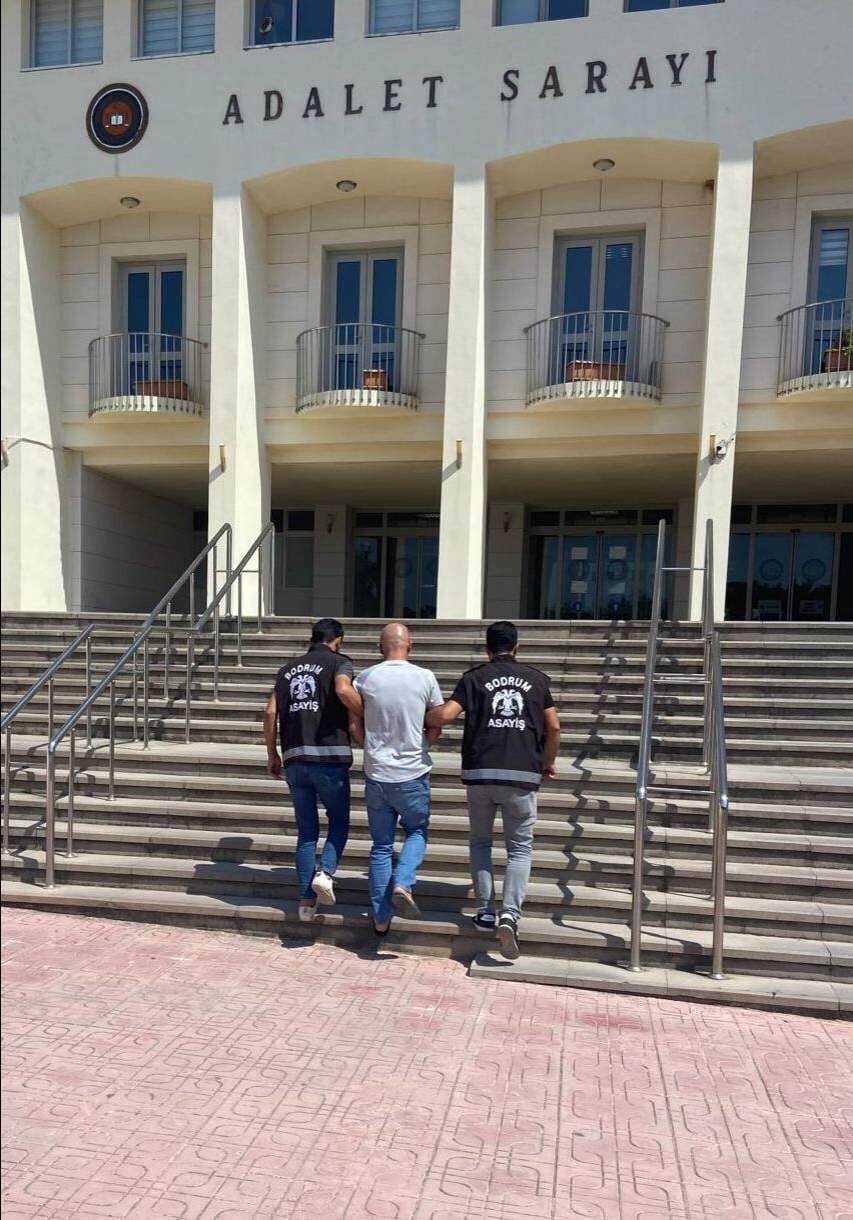 Bodrum İlçe Emniyet Müdürlüğü tarafından yapılan operasyonda suç makinesi sahte