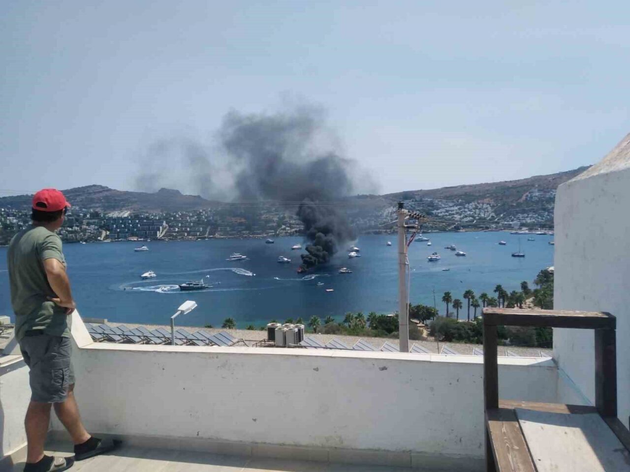 Muğla’nın Bodrum ilçesi Gündoğan Koyu’nda, demirli bir teknede henüz belirlenemeyen