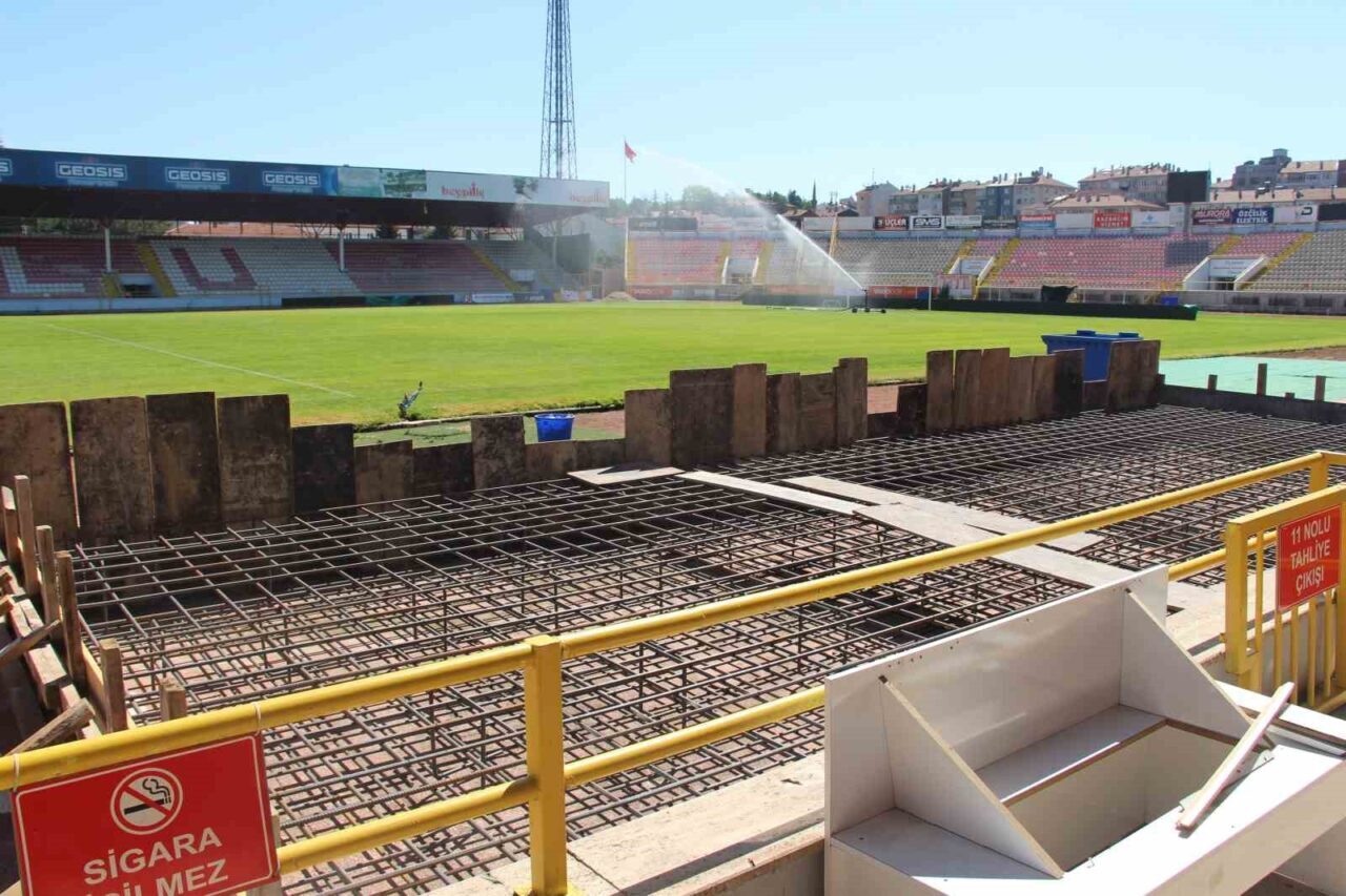 Depreme dayanıksız olduğu gerekçesiyle kapatılan Bolu Atatürk Stadyumu’nda, Boluspor’un iç