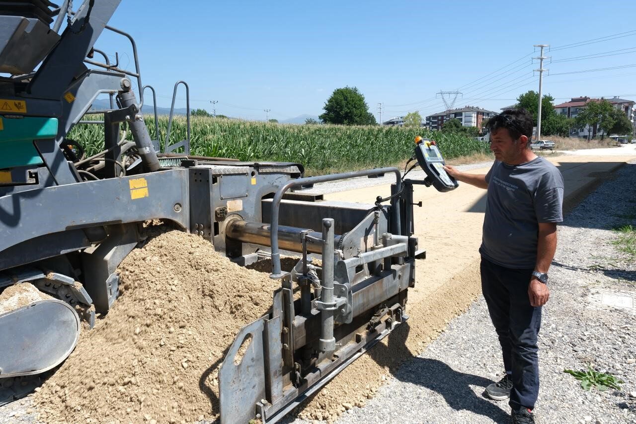 Bolu Belediyesi Fen İşleri Müdürlüğü, yaz aylarının gelmesiyle birlikte asfalt