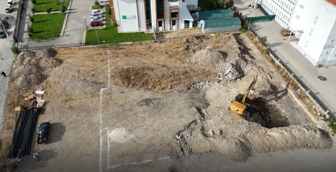 Bolu’da 200 seyirci kapasiteli spor salonunun temel kazı çalışmalarına başlandı.