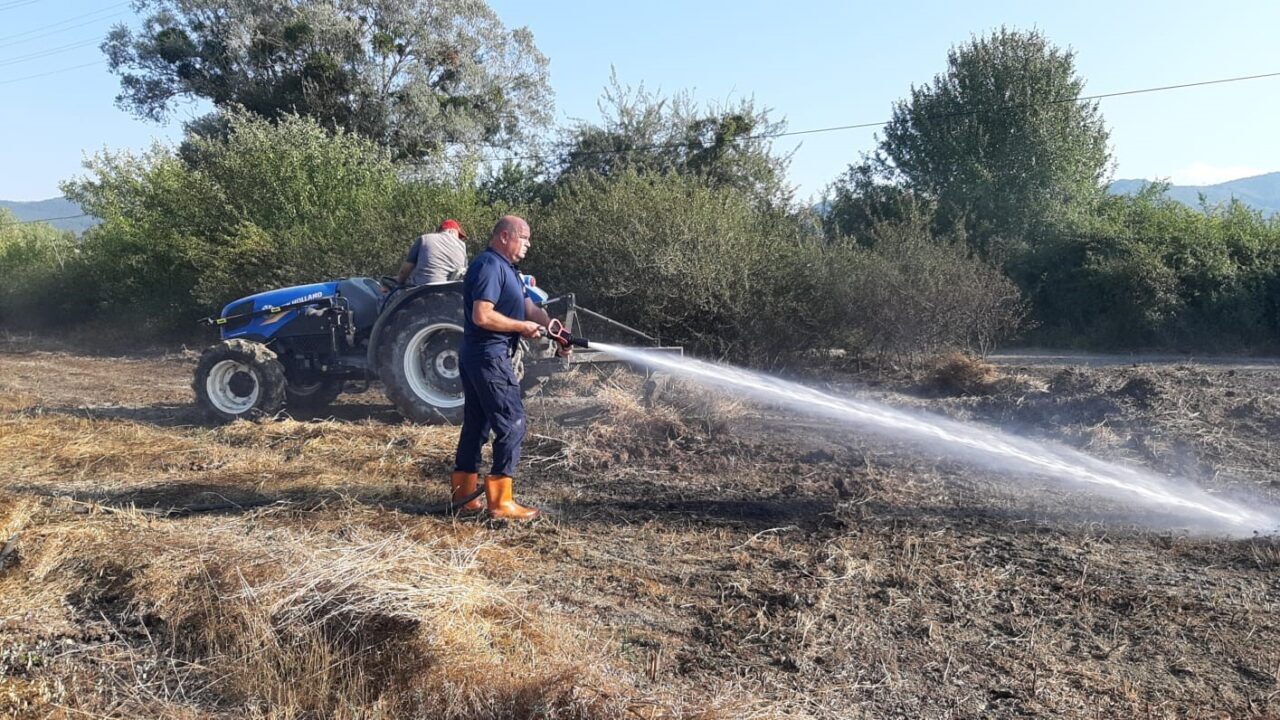 Bolu’nun Mudurnu ilçesinde otluk alanda çıkan yangın büyümeden söndürüldü. İtfaiye