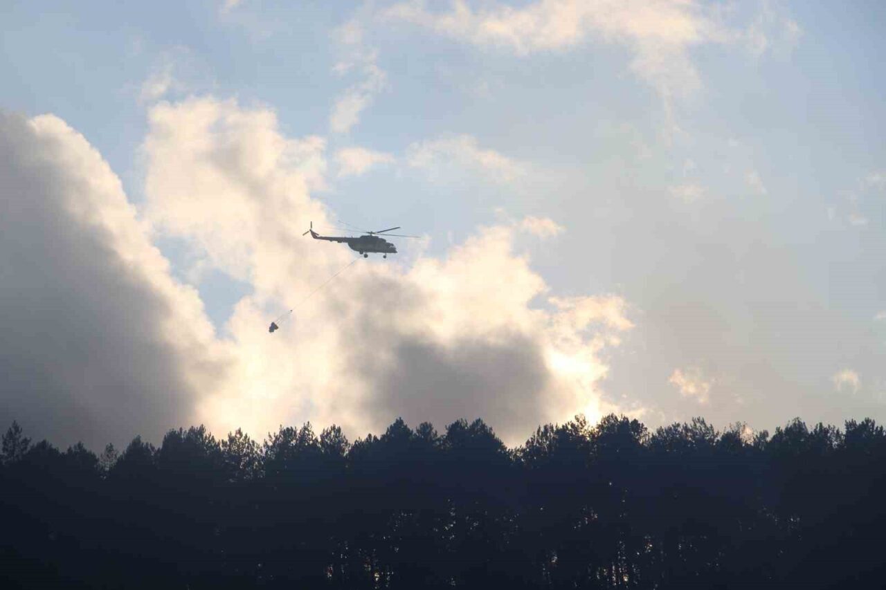 Bolu’nun Mengen ilçesinde çıkan orman yangını 5’inci saatine girerken, Bolu