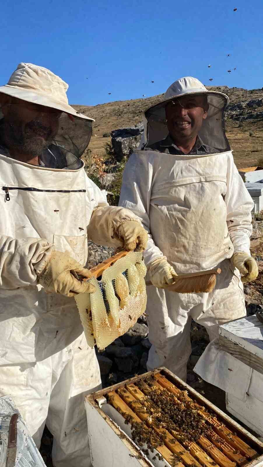 Konya’nın Bozkır ilçesinde bal hasadının sonuna gelindi. 1900 rakımlı Baybağan