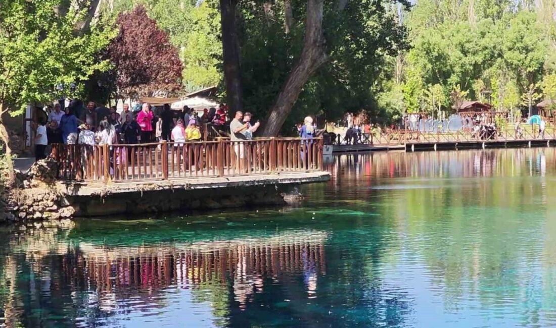 Doğal turkuaz renkli berrak suyu ile bozkırın ortasında adeta nazar