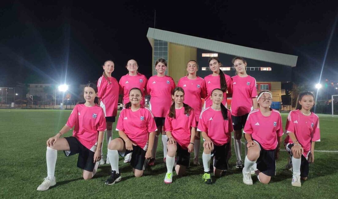 Bozüyükspor Kulübü bünyesinde kız futbol takımı kurulurken, sporcular antrenmanlara başladı.