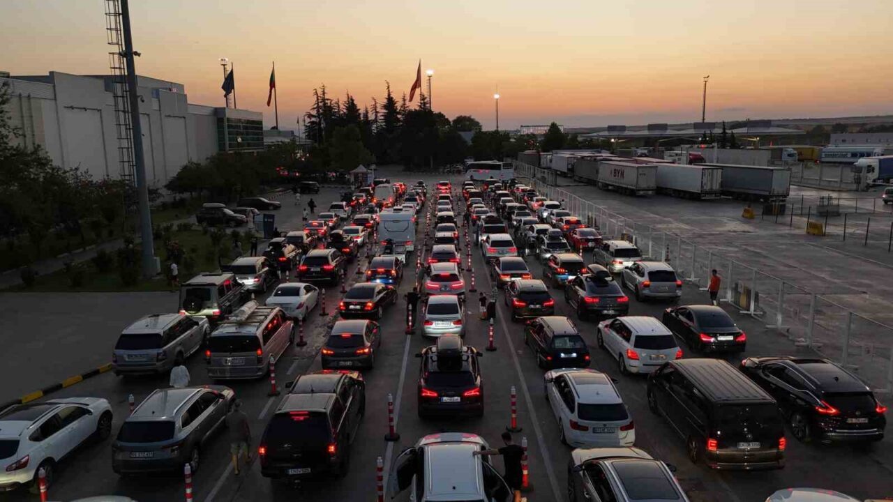 Kapıkule ile Kapitan Andreevo sınır kapıları arasındaki tampon bölgede kalp