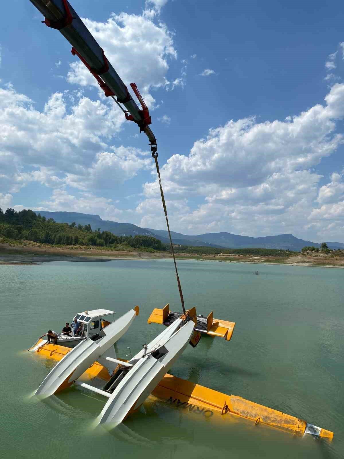 Burdur’da barajdan su almak için deneme uçuşu yaptığı sırada kaza