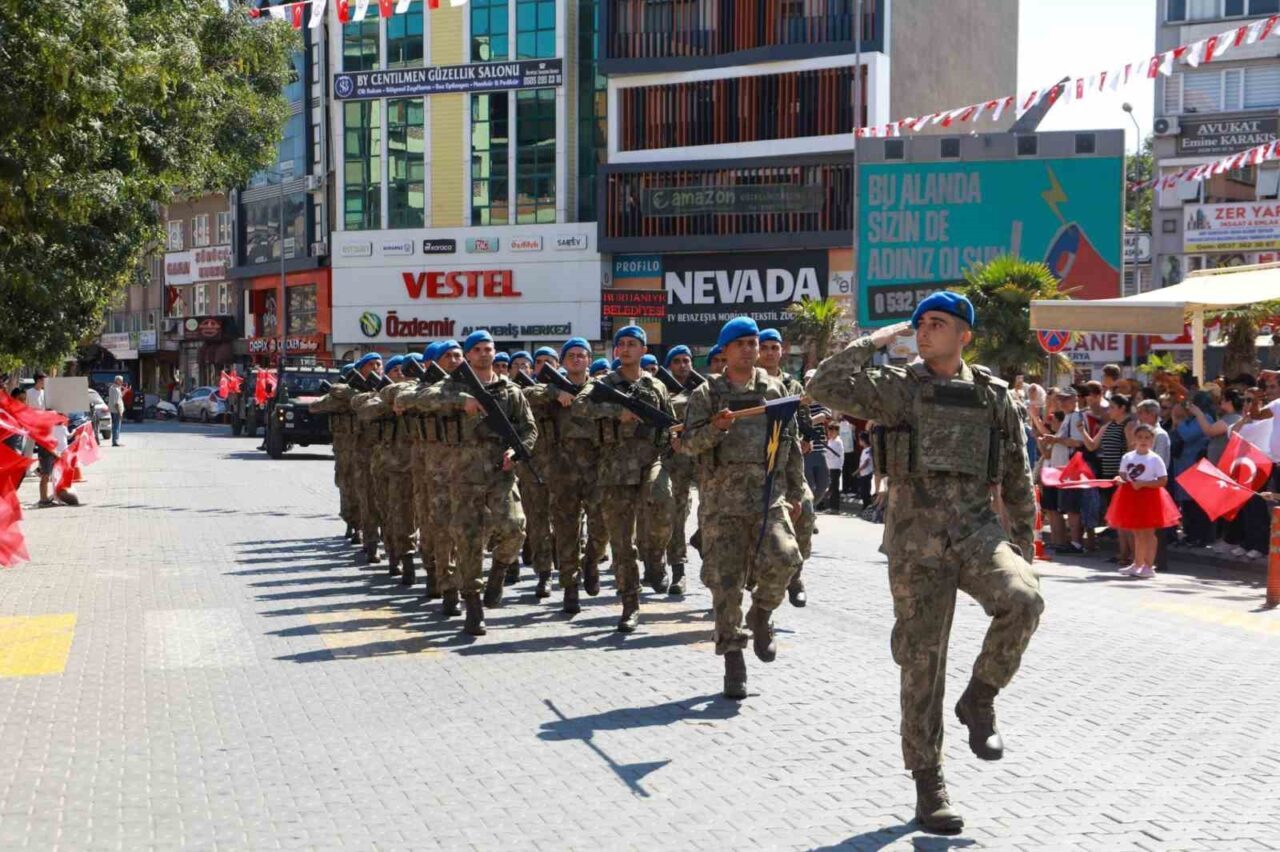 30 Ağustos Zafer Bayramı’nın 103. yılı Balıkesir’in Burhaniye ilçesinde büyük