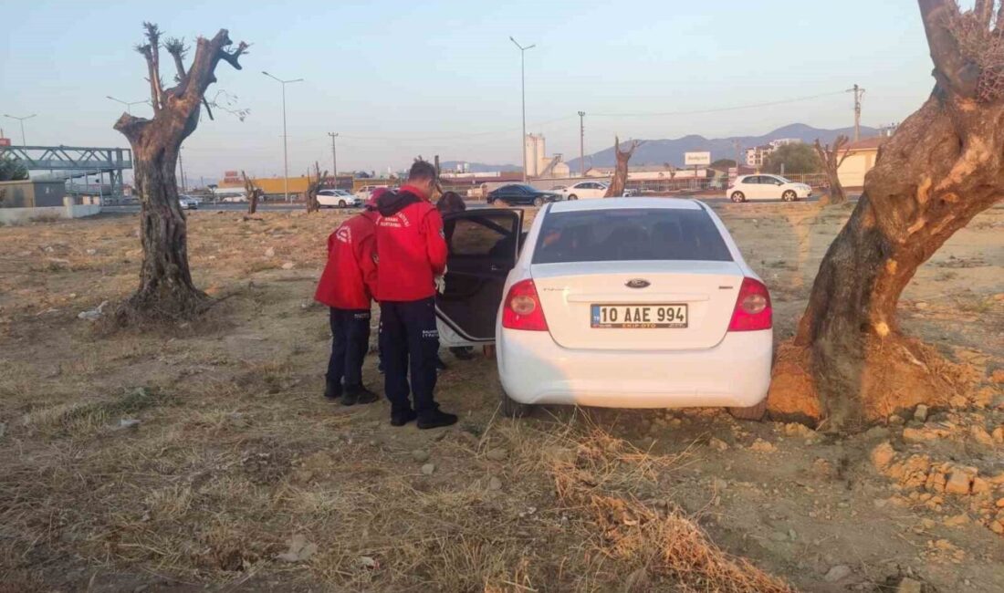 Balıkesir’in Burhaniye ilçesinde, Devlet Hastanesi kavşağında meydana gelen kazada, araçta