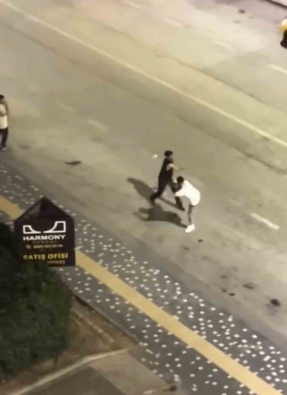 Bursa’nın Nilüfer ilçesinde yaşanan olayda, bir şahıs önce kadını ardından