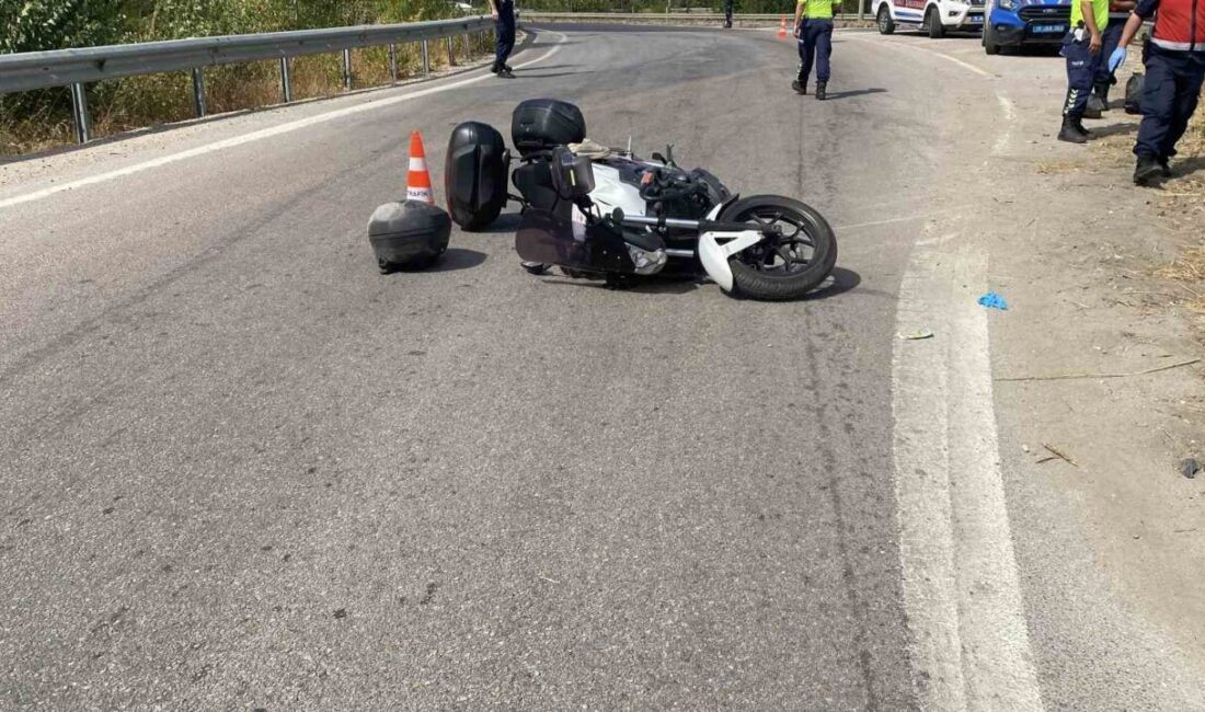 Bursa’nın İnegöl ilçesinde meydana gelen kazada kontrolden çıkan motosiklet, devrilerek