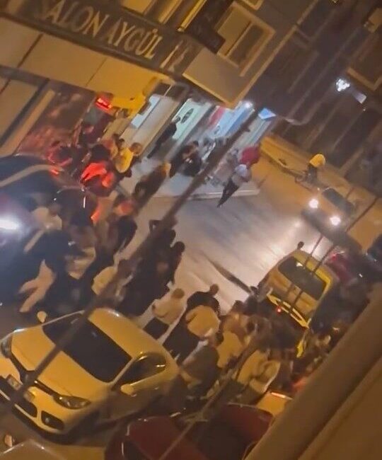 Bursa’da düğün eğlencesi, kavgaya dönüştü. Taraflar arasında çıkan çıkan kavgada