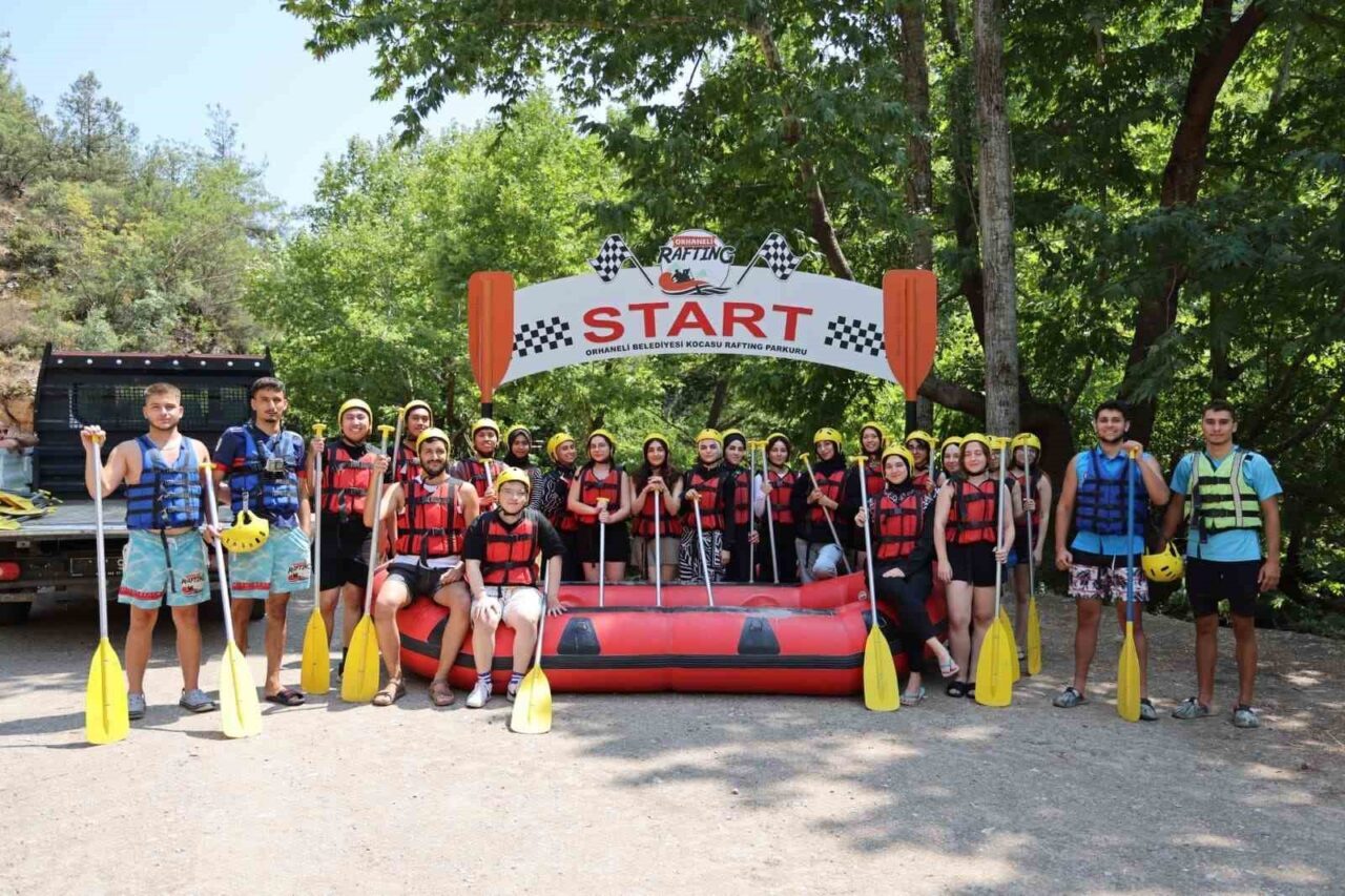 Bursa Büyükşehir Belediyesi tarafından Orhaneli Kocasu Çayı’nda düzenlenen rafting turuna