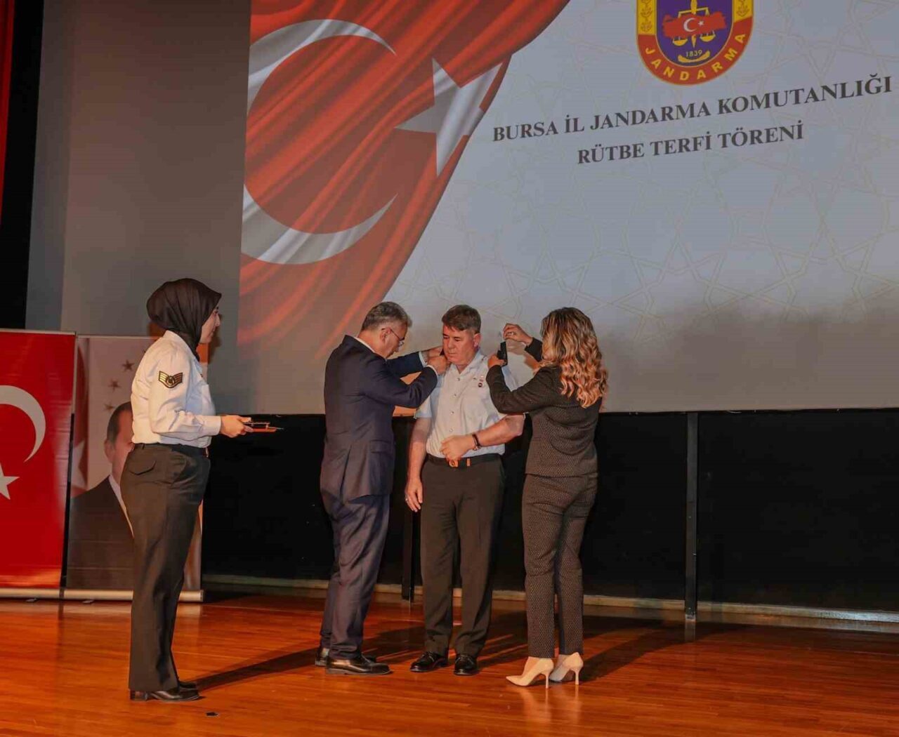 Bursa İl Jandarma Komutanlığı’nda rütbe terfi heyecanı yaşandı. Vali Erol