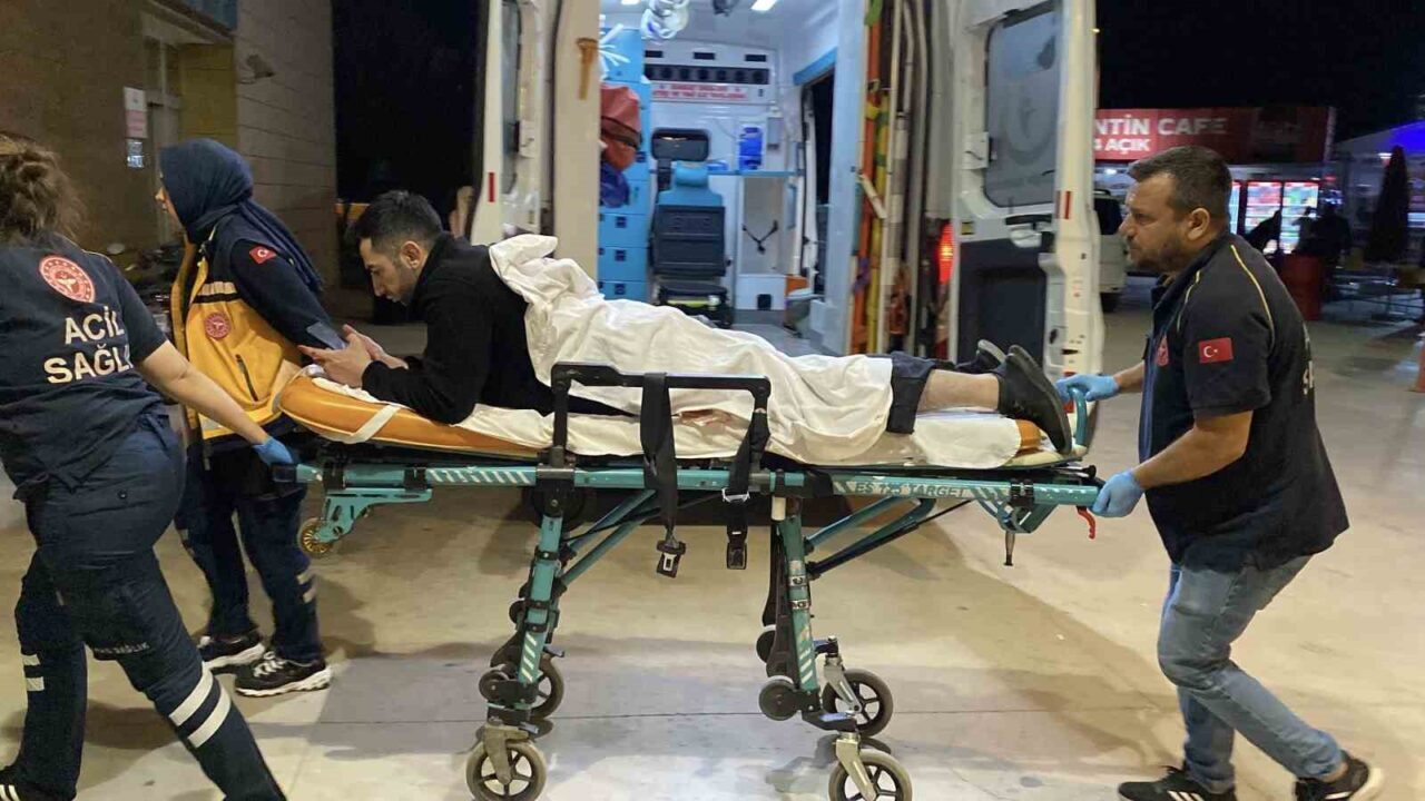 Bursa’nın İnegöl ilçesinde kavgayı ayırmaya çalışan fabrikadaki güvenlik görevlisi bıçakla