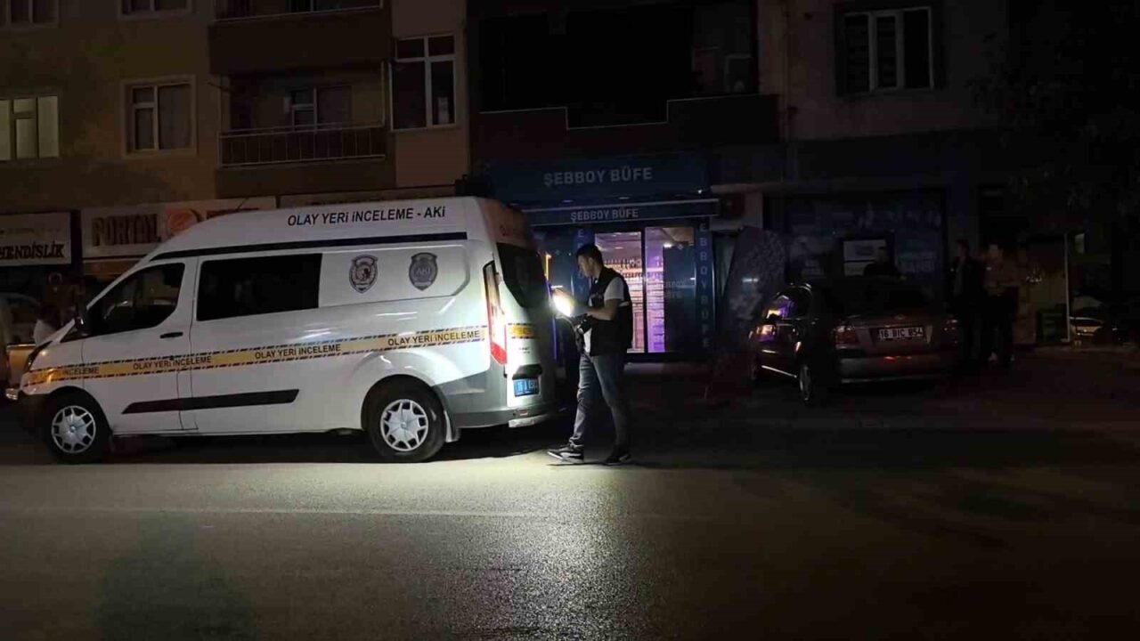 Bursa’nın İnegöl ilçesinde araçla geldiği büfeye silahla ateş açarak kaçan