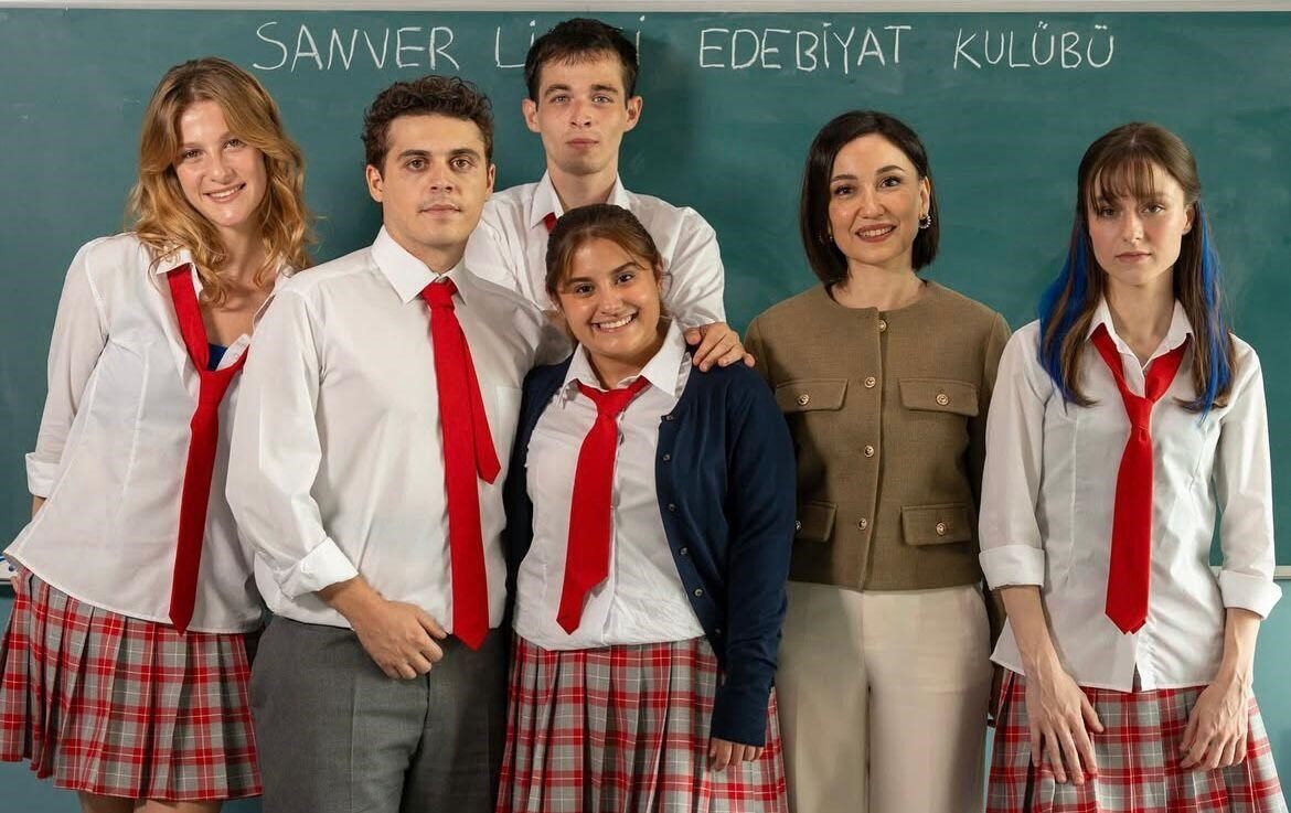 Bursalı genç oyuncu Nilüfer Bayraktutan, lise öğrencisini canlandırdığı ilk dizisinde