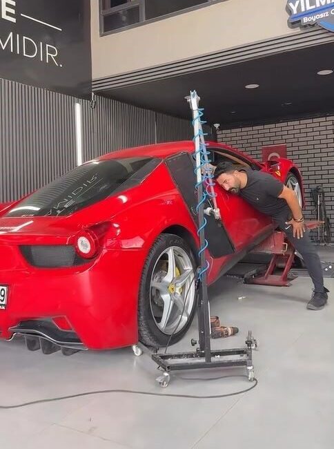 İstanbul Büyükçekmece’de 17 milyon değerindeki Ferrari araçla kaza yapan kişinin