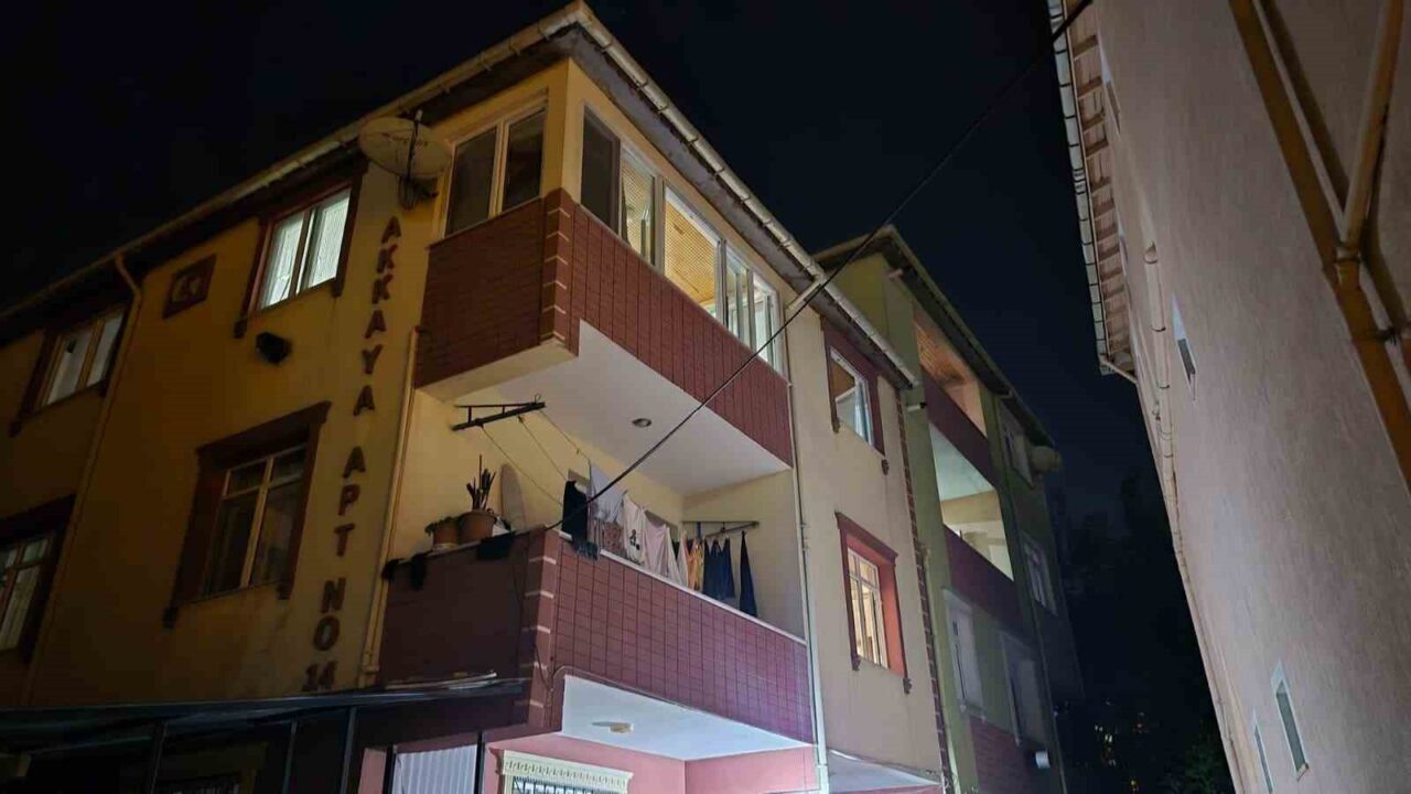 Büyükçekmece’de apartman sakinlerinin binanın duvarlarından sesler geldiği ihbarı üzerine iki
