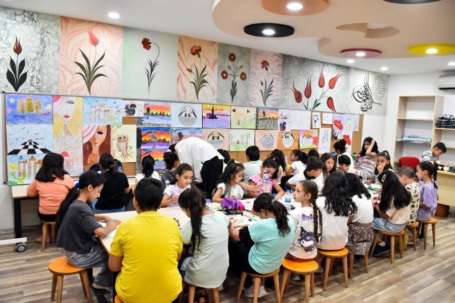 Diyarbakır Büyükşehir Belediyesinin farklı daire başkanlıkları bünyesinde, spordan sanata, eğitimden