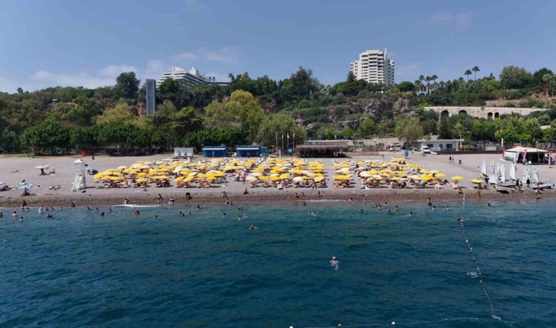 Antalya Büyükşehir Belediyesi’nin dünyaca ünlü Konyaaltı Sahili ve Lara’daki plajları