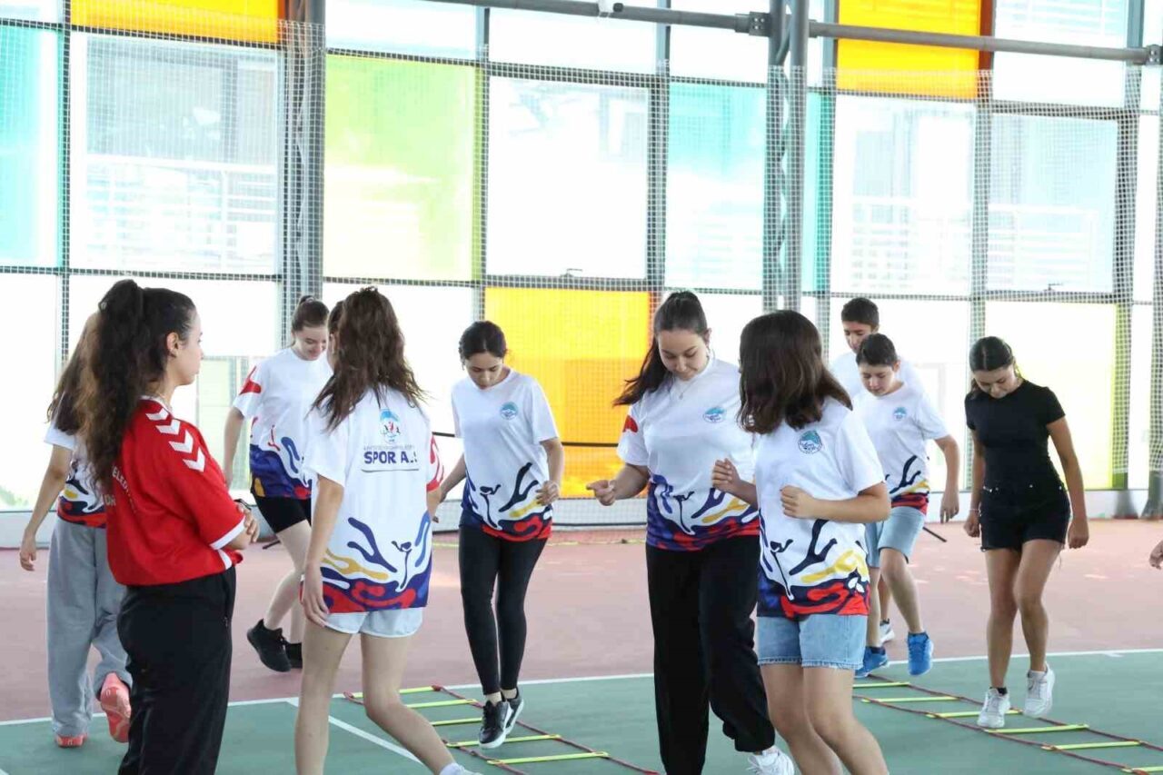 Kayseri Büyükşehir Belediyesi’nin, futbol, basketbol, okçuluk, tenis, yüzme, kick boks