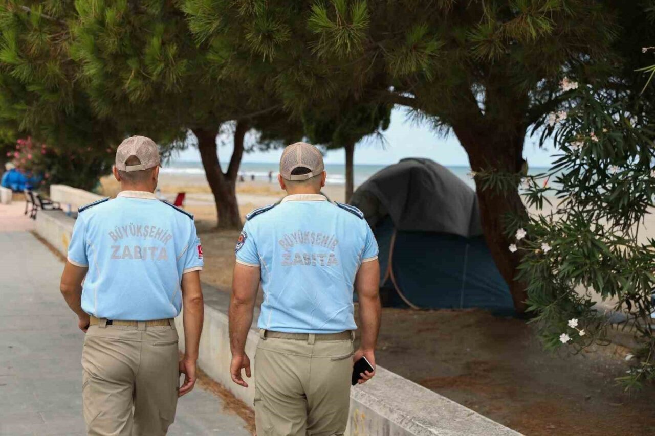 Samsun Büyükşehir Belediyesi zabıta ekipleri, marketten manava, sokak satıcılarından sahil