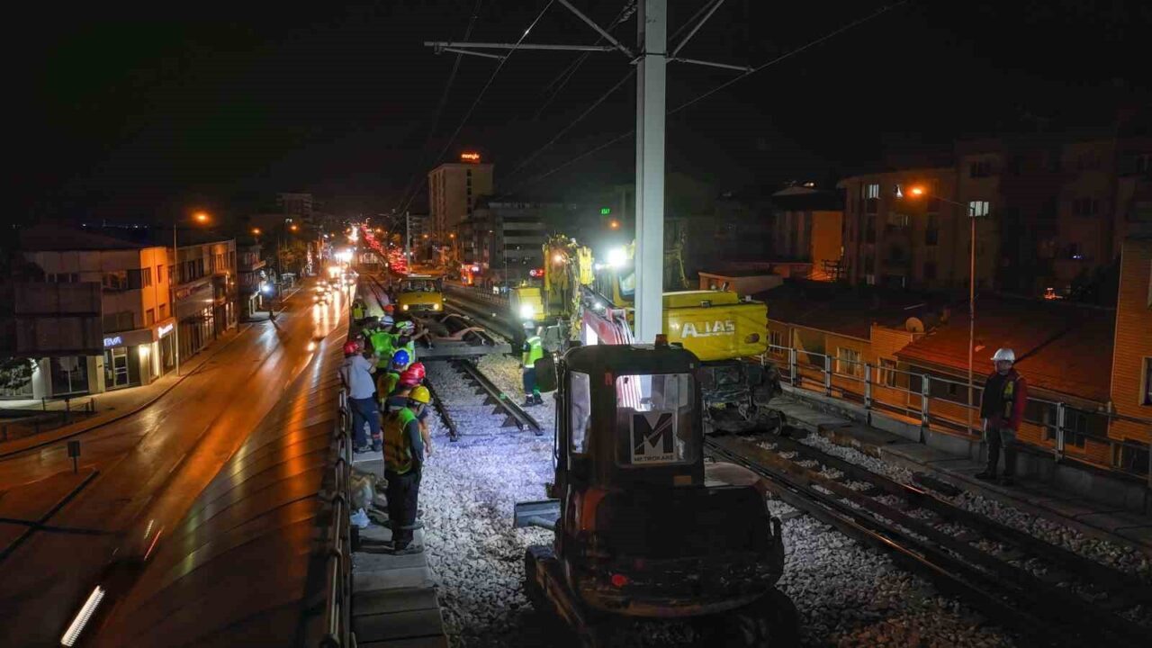 Bursa’da vatandaşların daha güvenli ve konforlu seyahat edebilmesi için çalışmalarını