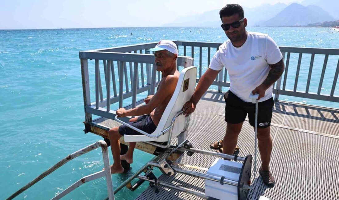 Antalya Büyükşehir Belediyesi tarafından engelli vatandaşların rahat bir şekilde denize