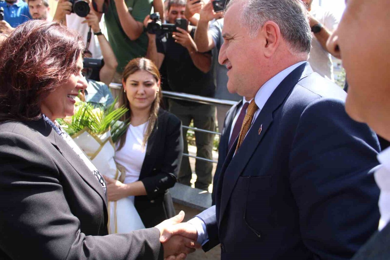 CHP’den istifa ederek AK Parti’ye geçen Aydın Büyükşehir Belediye Başkanı