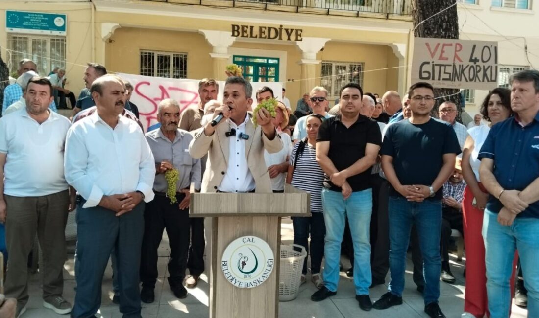 DENİZLİ (İHA) – Denizli’nin Çal ilçesinde düzenlenen üzüm fiyatı eyleminde