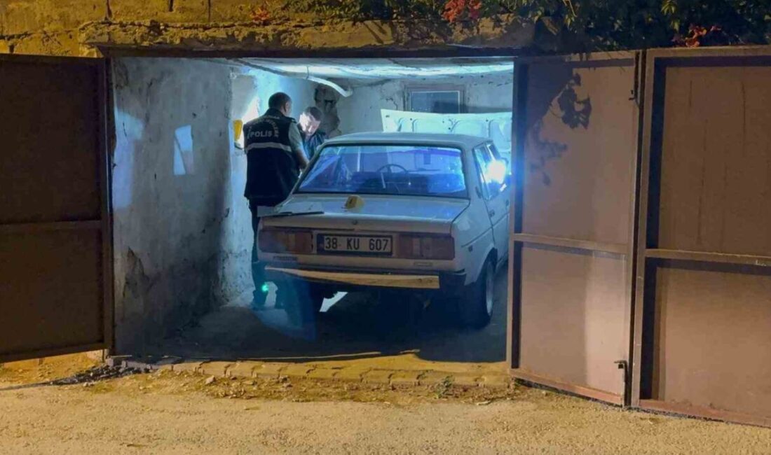 Kayseri’nin Talas ilçesinde kimliği belirsiz şahıslar, çaldıkları otomobille kaza yapıp