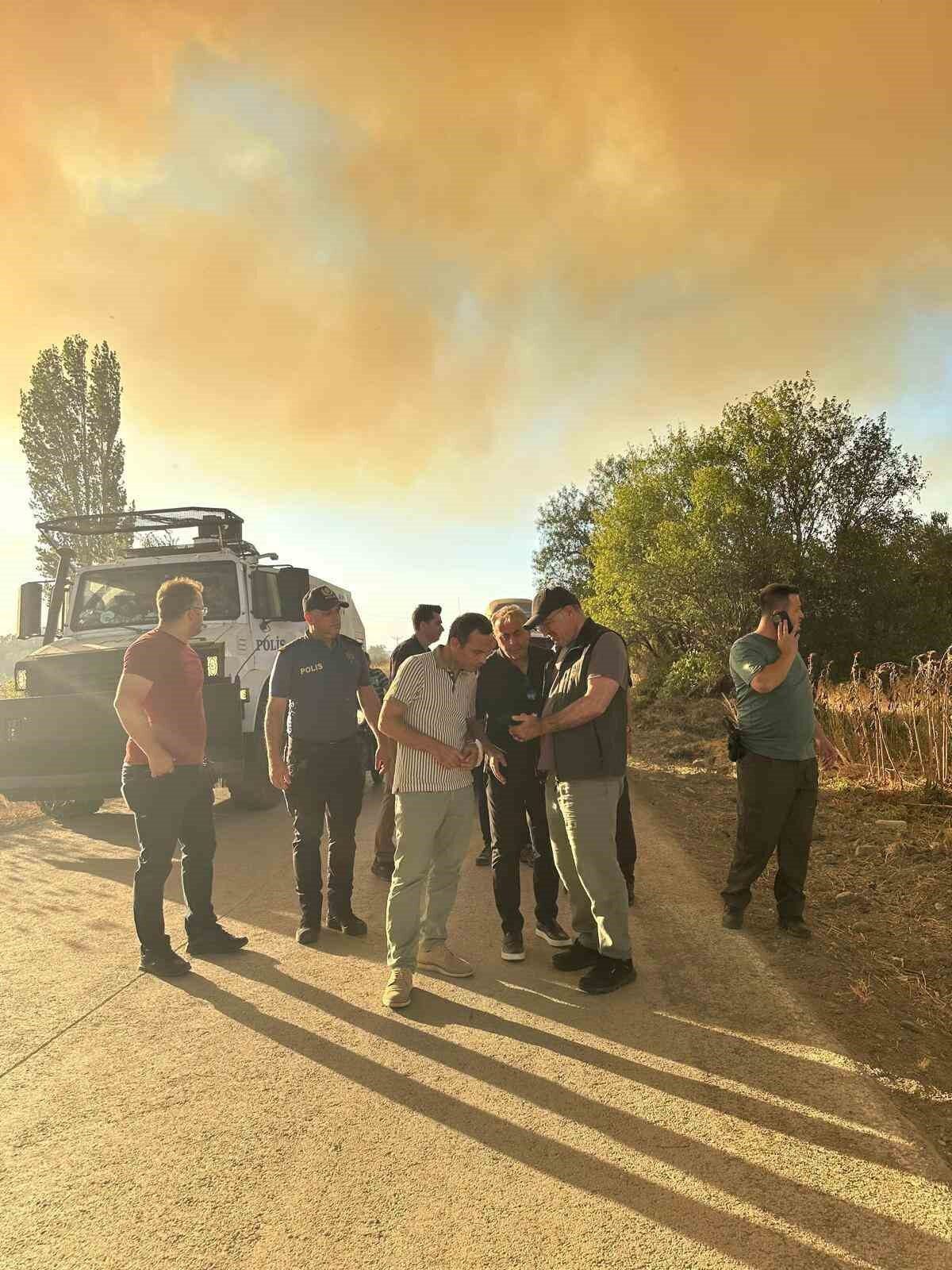 Çanakkale’nin Gelibolu ilçesinde çıkan orman yangınına Orman Bölge Müdürlüğü ekipleri
