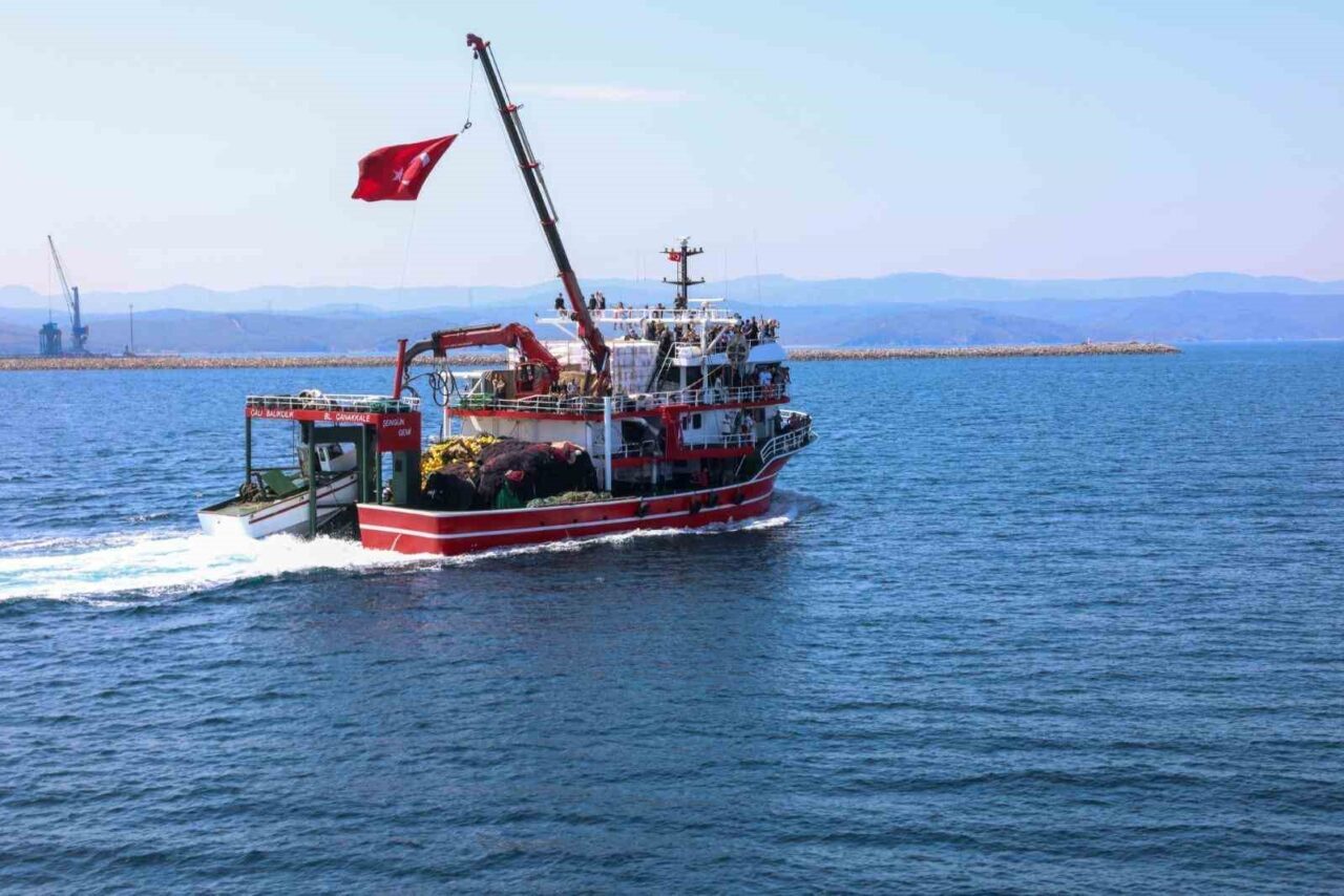 Çanakkale’nin Biga ilçesinde balıkçılar, bu gece yarısı başlayacak av dönemi
