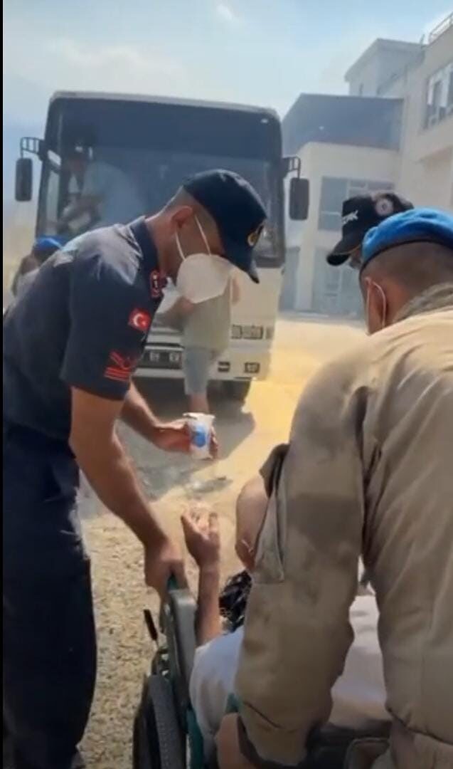 Çanakkale’de çıkan orman yangınını kontrol altına almak için Orman Bölge