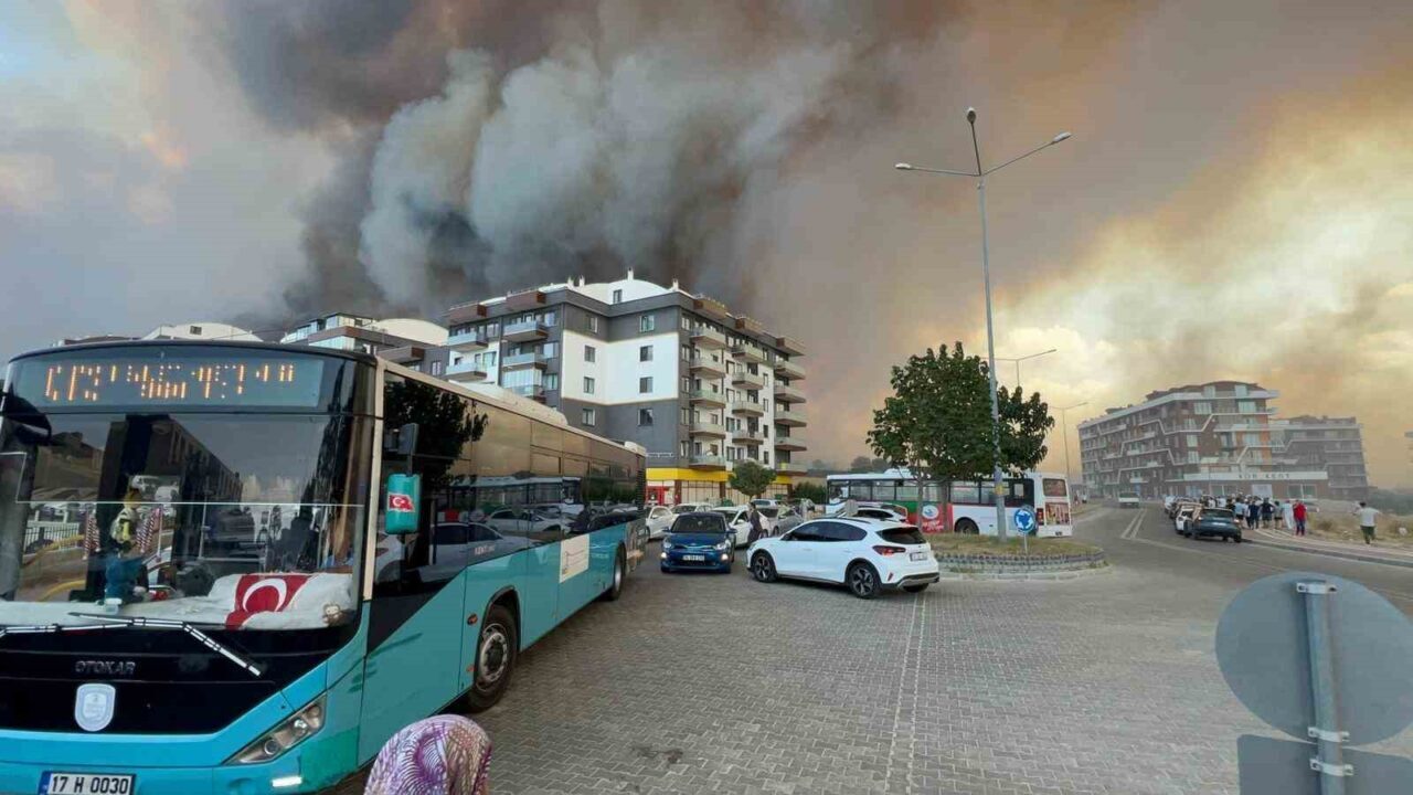 Çanakkale’de çıkan orman yangınını kontrol altına almak için Orman Bölge