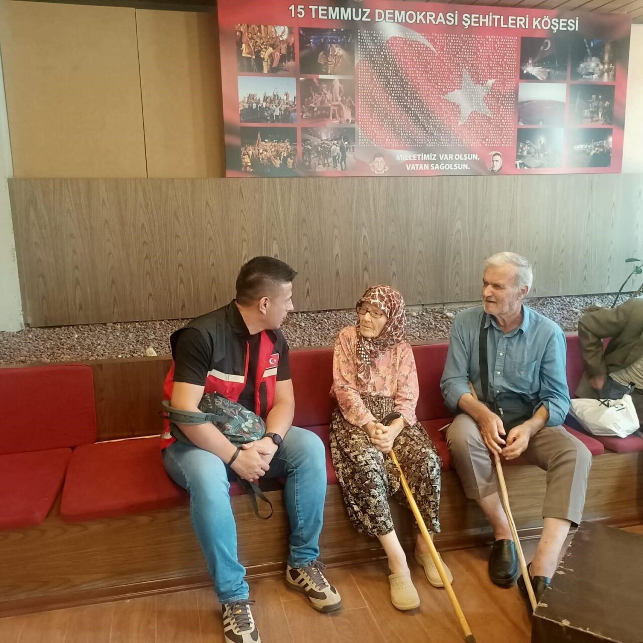 Çanakkale’nin Gelibolu ilçesinde devam eden orman yangını sebebiyle 6 köy